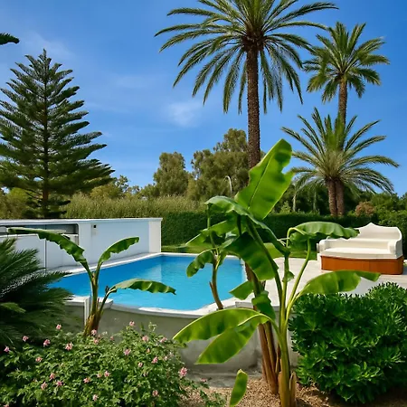 Drita-beachfront With Private Pool Villa Estepona